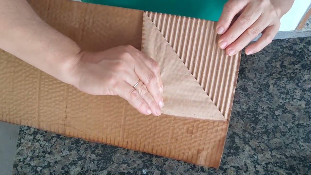 Como fazer o papel Micro ondulado usando a caixa de papelão!! #artesmanuais #diy