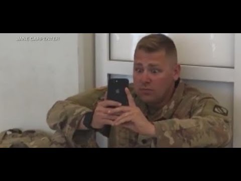 Video: Virales Video Eines Soldaten, Der Die Geburt Seiner Tochter Auf FaceTime Beobachtet