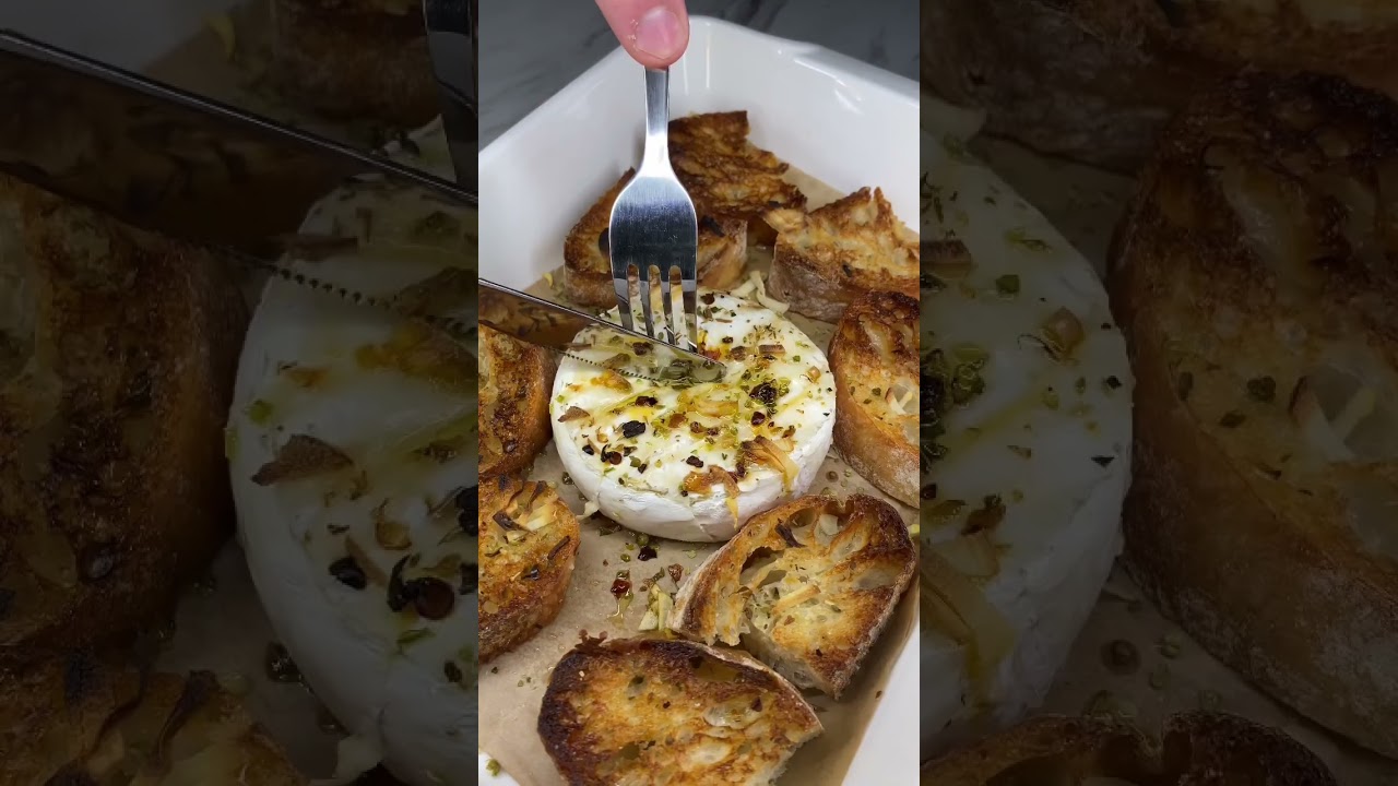 Запекаем сыр Бри с чиабаттой и чесноком! #камамбер #сыр #рецепт #cheese #recipe #shorts #food
