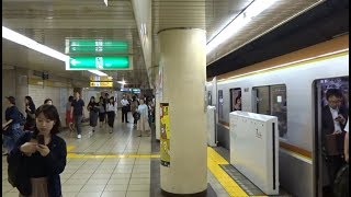 乗換駅ではなくても夜にたくさんの乗客が降車する銀座一丁目駅を出発する有楽町線志木行き10000系