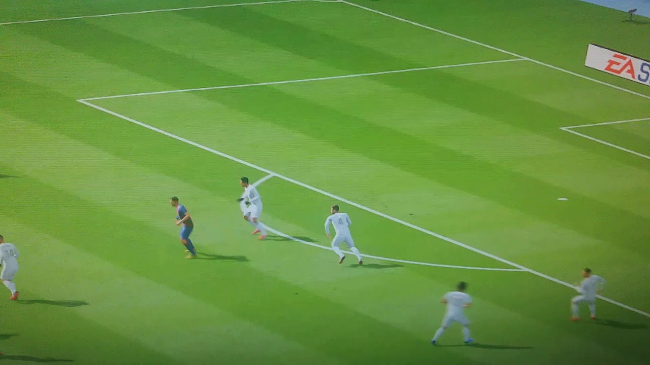 Fifa 20. Realistic defending. Player focus Sergio Ramos.