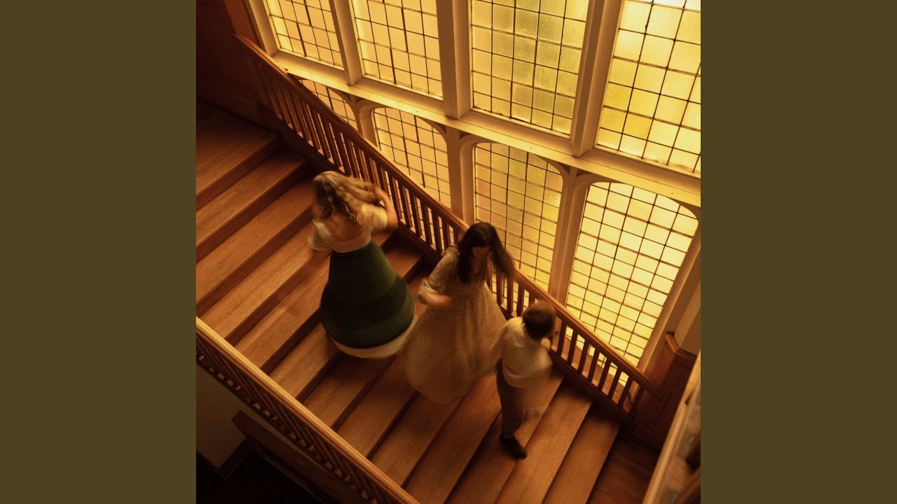 在 YouTube 上觀看「Night Like That」 在 YouTube 上觀看「Night Like That」