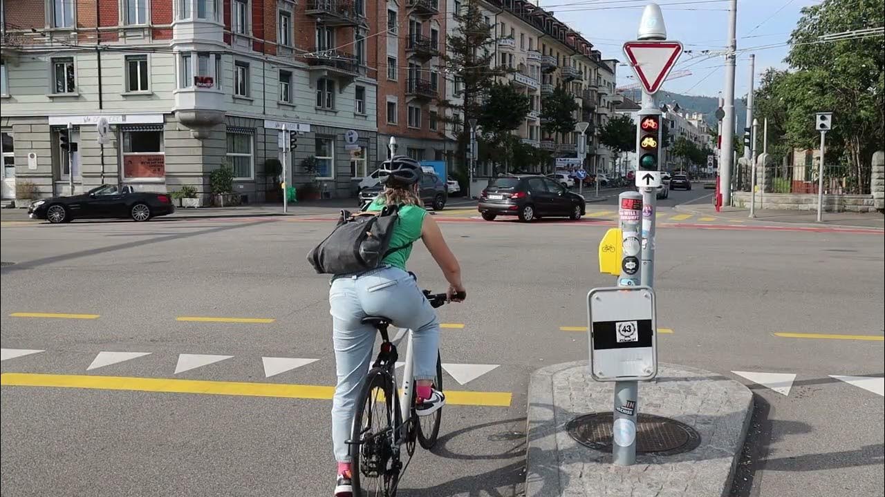 Indirektes Linksabbiegen in der Stadt Zürich - YouTube