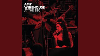 Miniatura de vídeo de "Amy Winehouse - Don't Go To Strangers (Live On Jools Holland Hootenanny / 2006)"