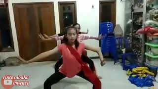 Belajar Tari Bapang ( Tari khas Malangan)