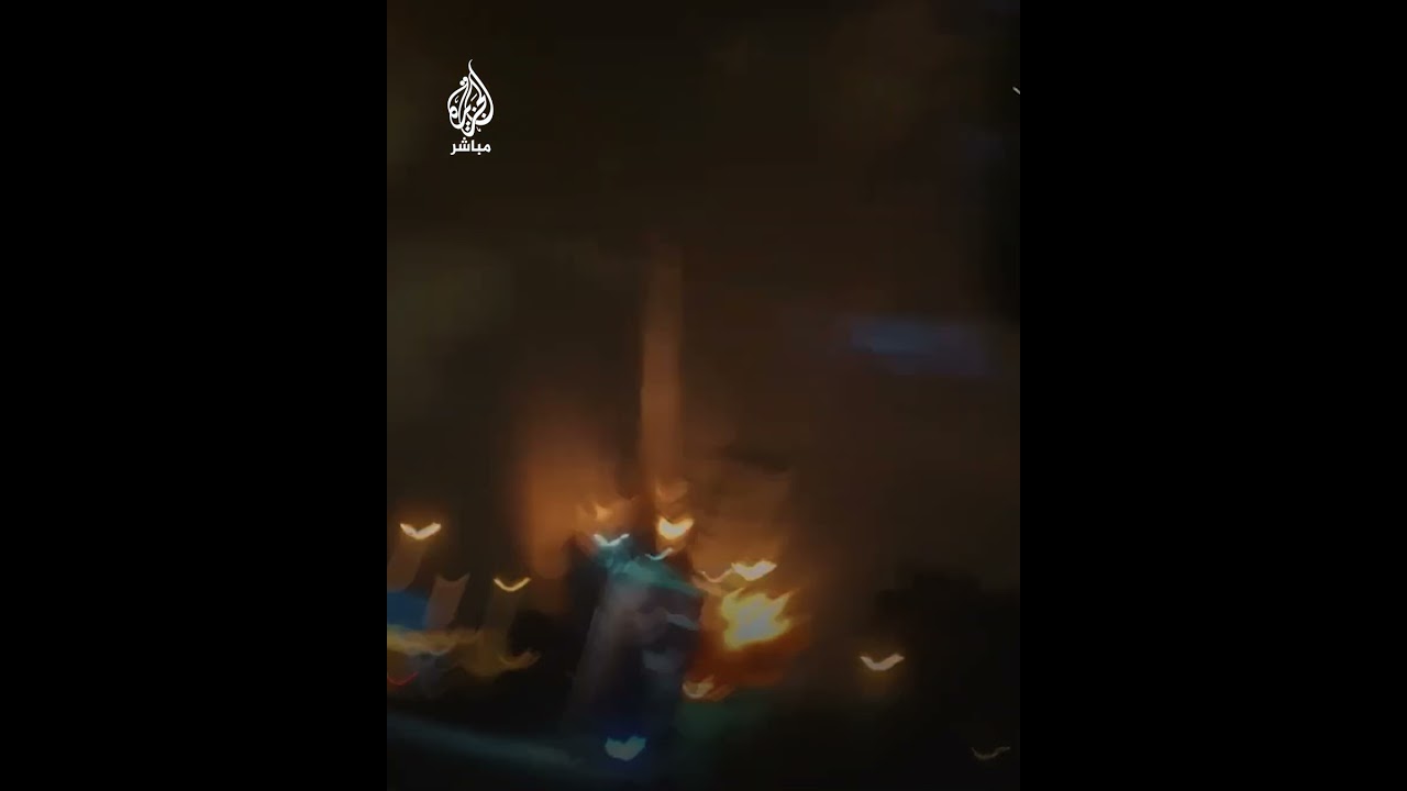 لحظة انفجار صاروخ إيراني بالقرب من سيارة في تل أبيب