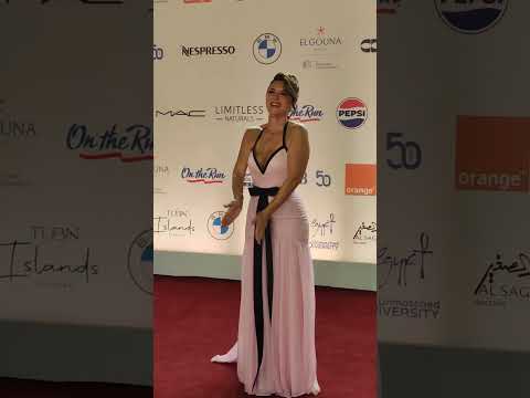 أحلى بوسة دي وله إيه يخربيت جمالك       