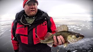 Tip-Up Fishing for WALLEYE (Deadstick Strategy)