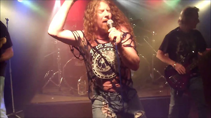 Billy Red covering Velvet Revolvers Slither