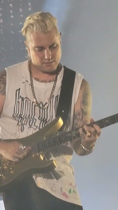Avenged Sevenfold - Nobody (Solo Live) - Full Video On Channel