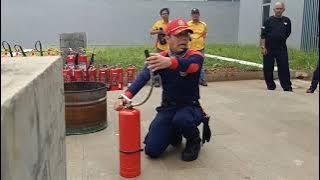 CARA PENGGUNAAN APAR alat pemadam api ringan jenis Powder dan Co2