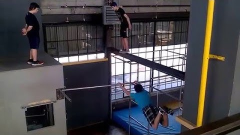 Monkey Vault (ft Johnny Manolakos)