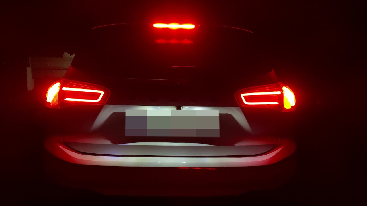 Ford Focus Titanium 2020 Tail Lights At Night R cklichter In Der ford-focus-titanium-2020-tail-lights-at-night-r-cklichter-in-der