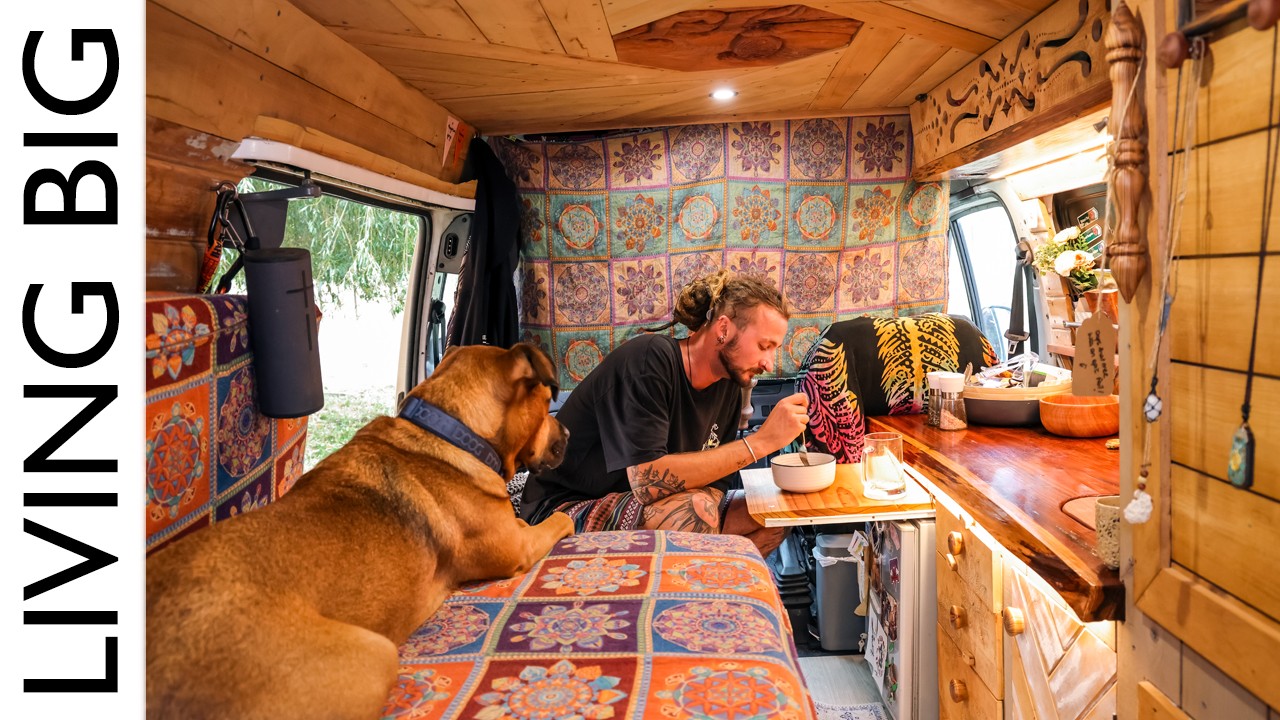 Nghệ sĩ tuyệt vời của VANLIFE đang quay bánh xe, chuyển gỗ và thay đổi cuộc sống!