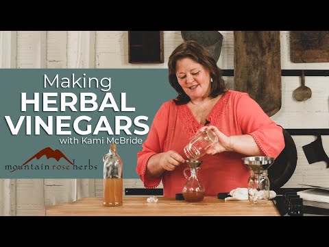 Video: DIY Herbal Vinegars: How to Make Herb Infated giấm