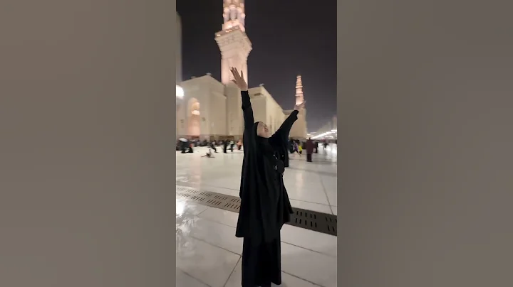 🕋💜 Introducing the "VitaWear SmartBand," a next-generation wearable gadget