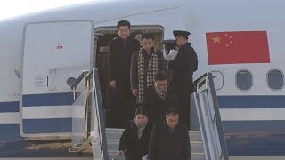 中国のオーケストラ訪朝 平壌国際空港に到着