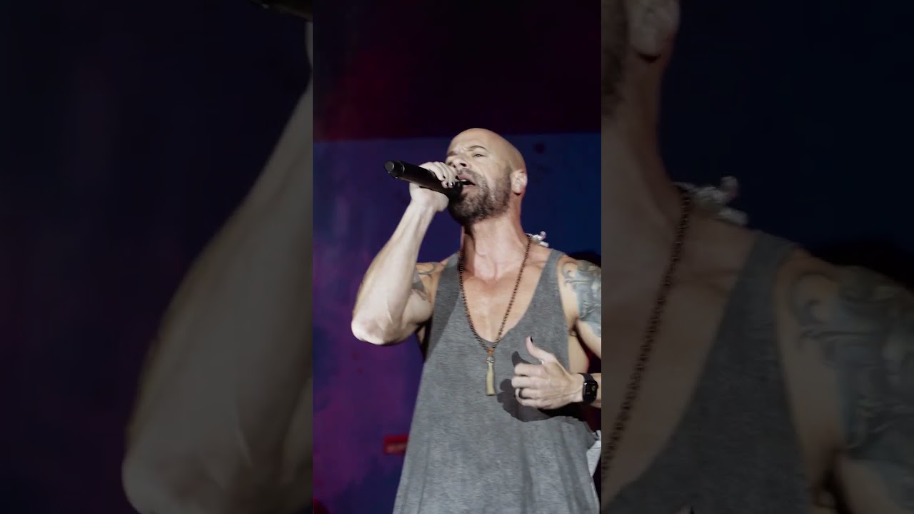Chris Daughtry sang SCARS with Papa Roach
