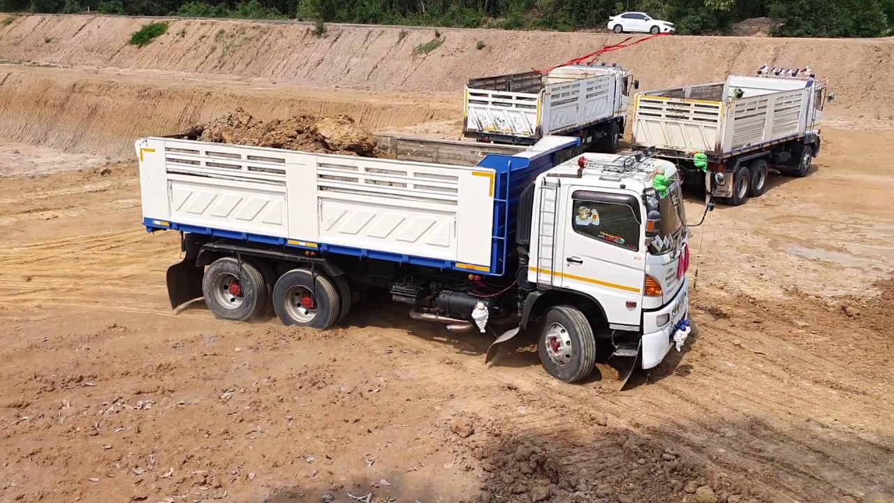 ทีมงานนี้ไช้แต่ Hino 380แรงม้า ขึ้นบ่อสบายๆ Dump Truck Excavator