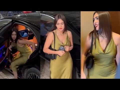 Hot & Sexy Actress Mrunal Thakur Looking So Boom Boom Style Video Viral 💞Gorgeous Look Photoshoot💕💞