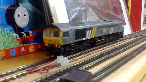 howes sound chipped class 66 with notching, new horns, buffer clash and crows!!