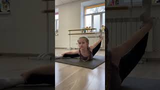 Hard Work 💪 #Dancetricks #Dancevideo #Dance #Flexibility #Flexible #Stretchingexercises #Stretching