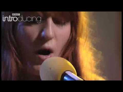 Florence and the Machine - Kiss with a fist (Live BBC Introducing)