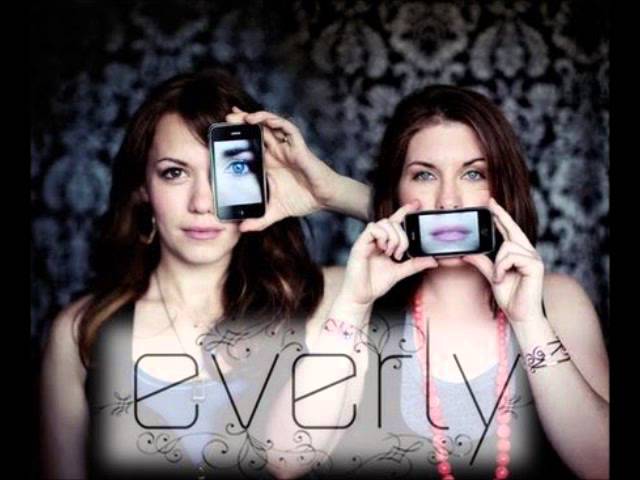 YouTube에서 Everly - Maybe (high quality) 보기 YouTube에서 Everly - Maybe (high quality) 보기