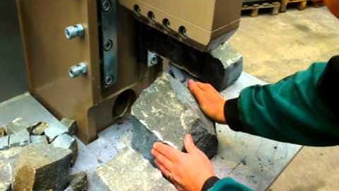 Andesite splitting test (paving stone) | HSM 200 by GESTRA