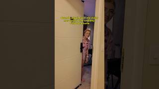 Surpreendida De Pijama Em Casa