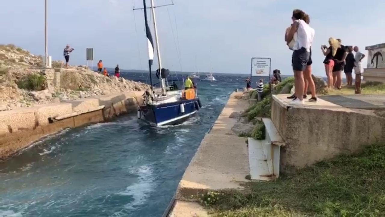 Lussinpiccolo, passaggio di Privlaka con bora, onde e corrente: si attraversa col brivido