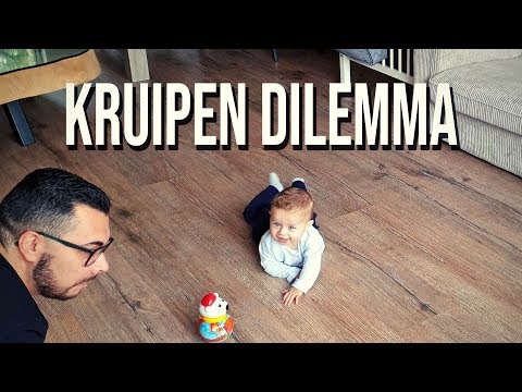Video: Wanneer De Baby Begint Te Kruipen