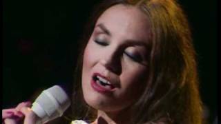 Video voorbeeld van "Crystal Gayle - Ready for the Times to get better"