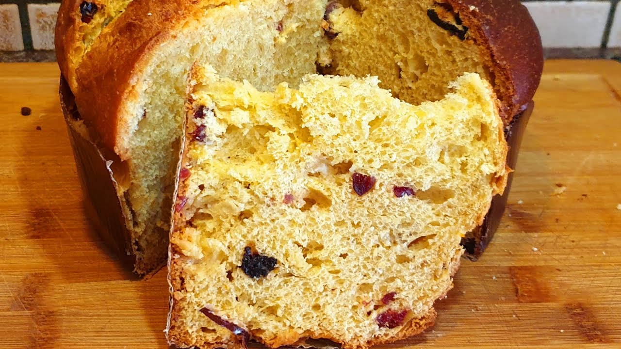 PANETTONE CON LIEVITINO E DOPPIO IMPASTO. Frutti rossi e cioccolato bianco.
