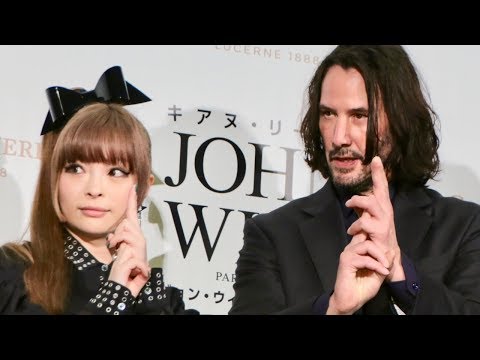 キアヌ・リーヴス、きゃりーぱみゅぱみゅと一緒に忍者ポーズ！／映画『ジョン・ウィック：パラベラム』ジャパンプレミア