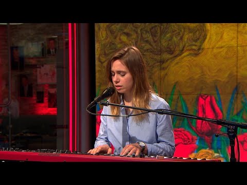 Julien Baker Performs On 'CBS This Morning'