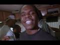 Capture de la vidéo Snoop Dogg And Dpg Chillin On Tour Bus