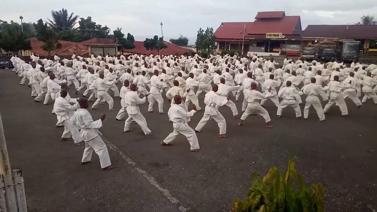 Siswa let. 42 Latihan karate spn jayapura polda papua