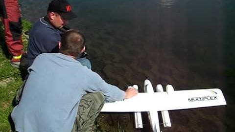 Multiplex TwinStar with floats  take off