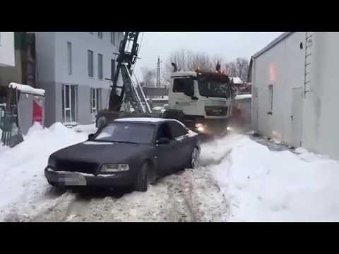 Bludenz: Audi zieht Lkw aus dem Schnee