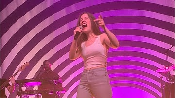 Sigrid - "Driver"/"A Driver Saved My Night" (Full Song LIVE @ The Fonda Theatre 04/04/2022)