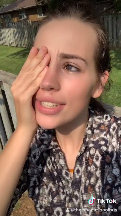 Girls eyes CHANGE COLOR outside!!
