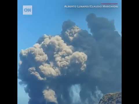 იტალიაში ვულკანი სტრომბოლი ამოიფქვრა