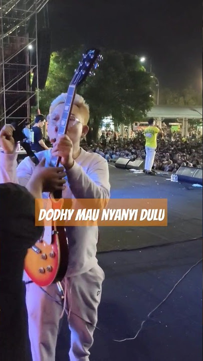 kasih gitar ke crew lalu nyanyi kangen band bareng andika #kangenband #andikamahesa  #dodhykangen