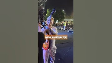 kasih gitar ke crew lalu nyanyi kangen band bareng andika #kangenband #andikamahesa  #dodhykangen