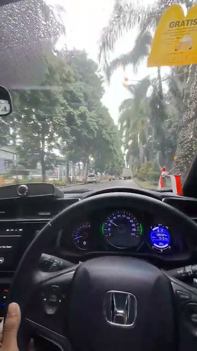 naik honda jazz saat hujan #shorts #viral #trending