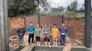 Download Lagu TIN VUI ĐỘI THỢ A PHÚC NHẬN QUÀ TỪ BÁC ANH NGUYỄN KHI XÂY NHÀ”BỐ LIỆT/MẸ ĐIẾC-2 CON TÂM THẦN MP3