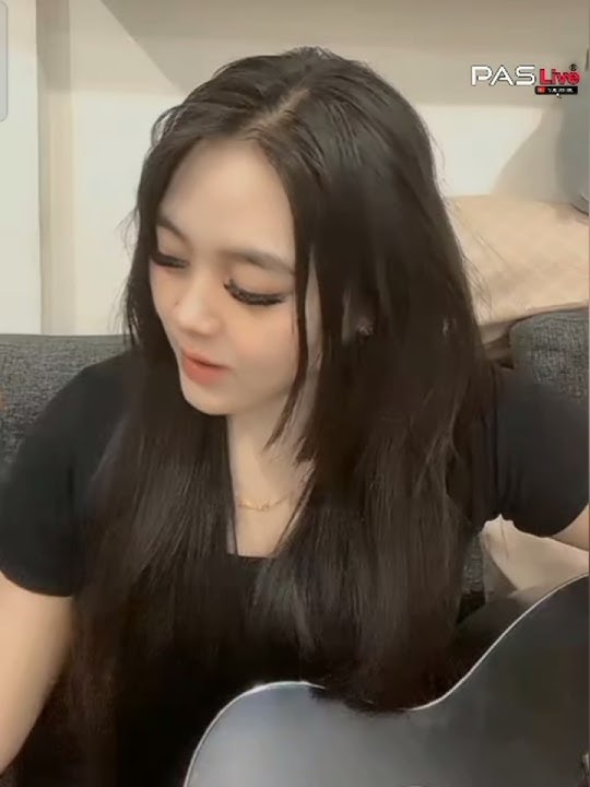 GUNG AYU TERBARU !! MAEN GITAR 😘