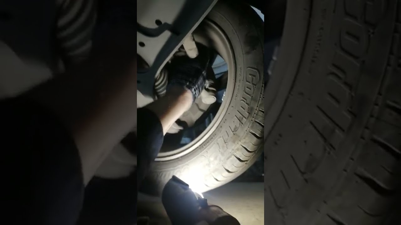 При езде на Хендай Солярис снизу слышен стук, что это может быть?
