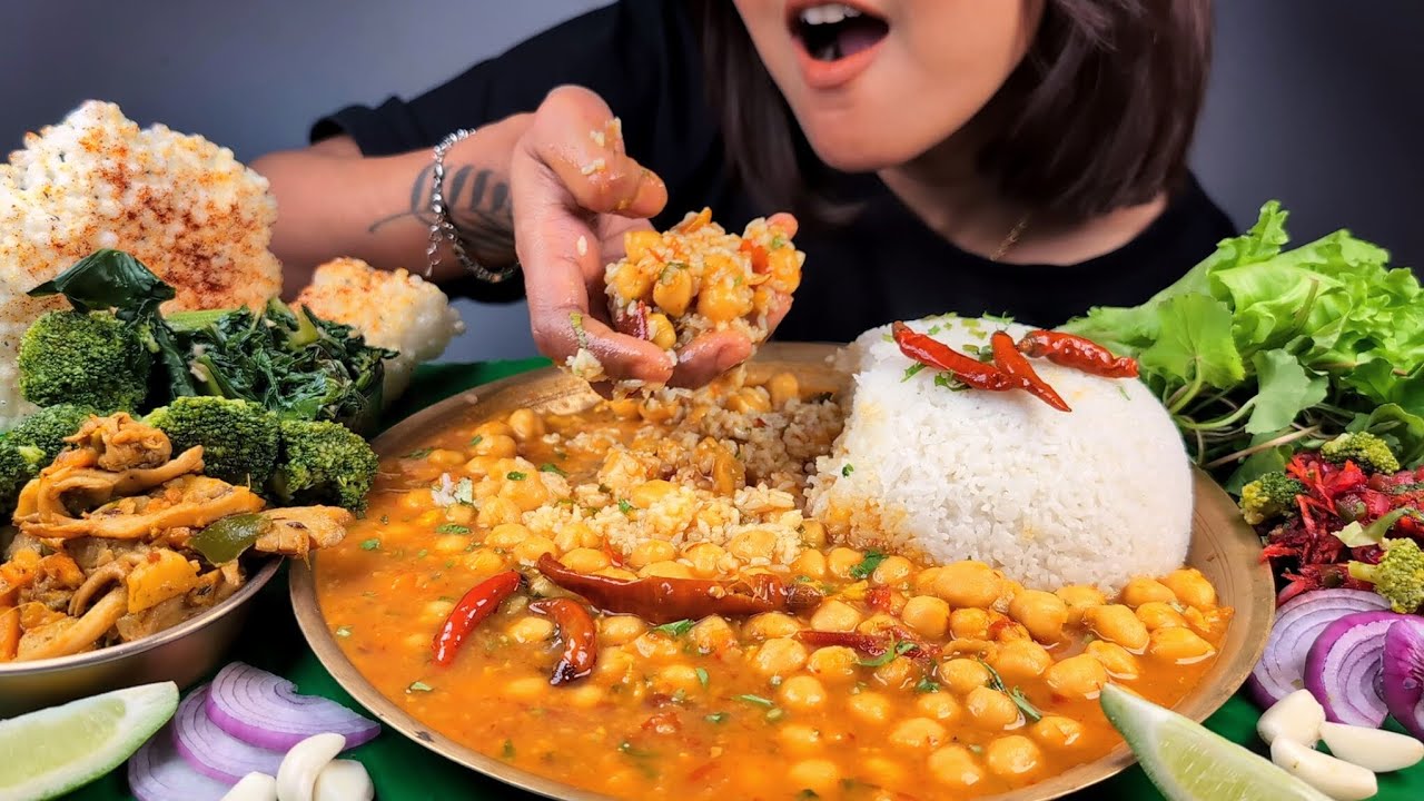 COOKING & EATING CHOLE CHAWAL WITH MUSHROOM & GUNDRUK SABJI, STEAMED & BOILED VEGGIES WITH CHILLIES 